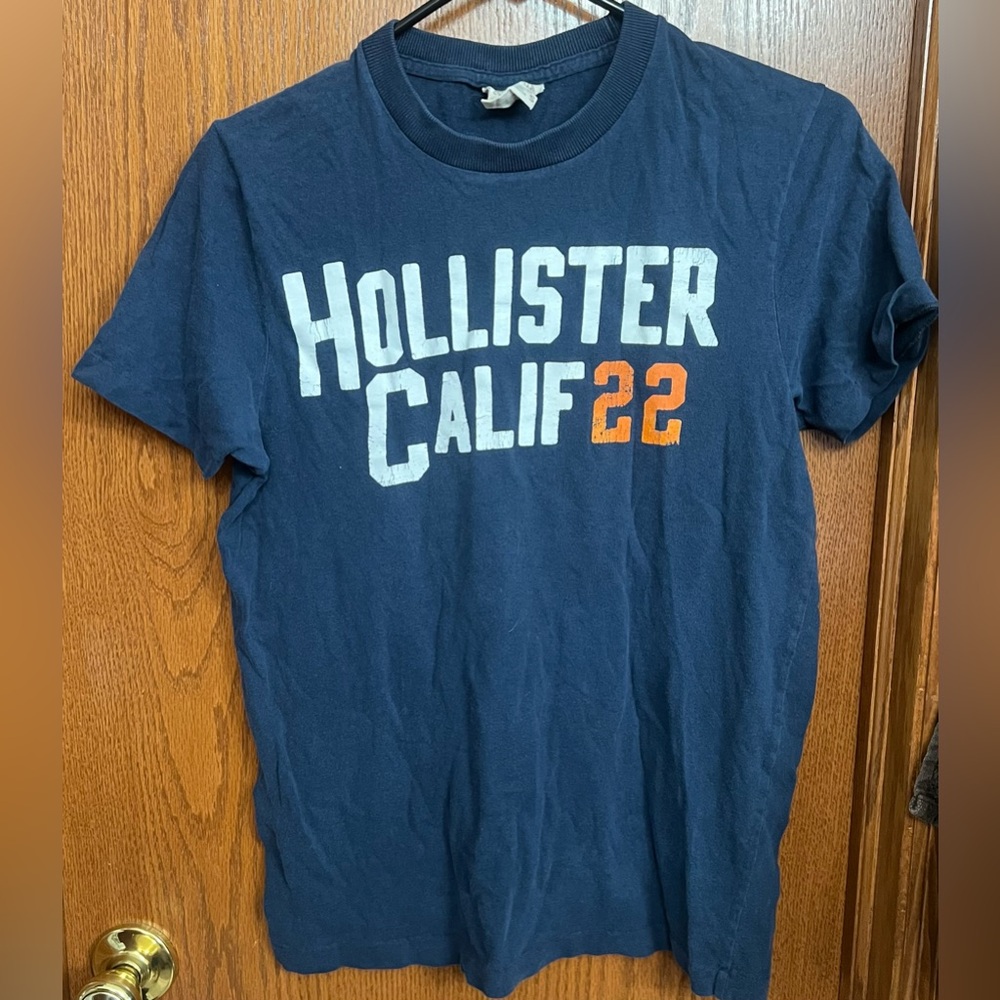 Hollister Men’s Blue Tshirt Size S